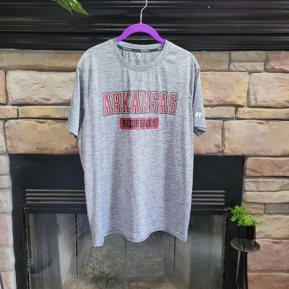 Russell Athletic Arkansas Razorback shirt Men's L (42-44)